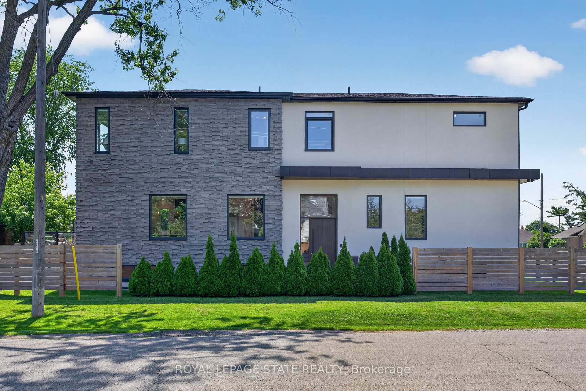 Photo 1 of 1047 Meredith Avenue, Mississauga, Lakeview — HOMEH