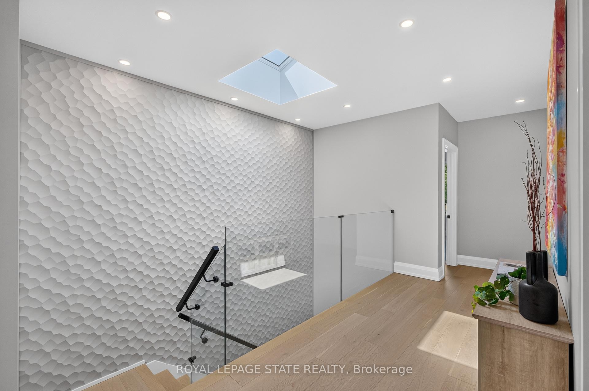 Photo 23 of 1047 Meredith Avenue, Mississauga, Lakeview — HOMEH