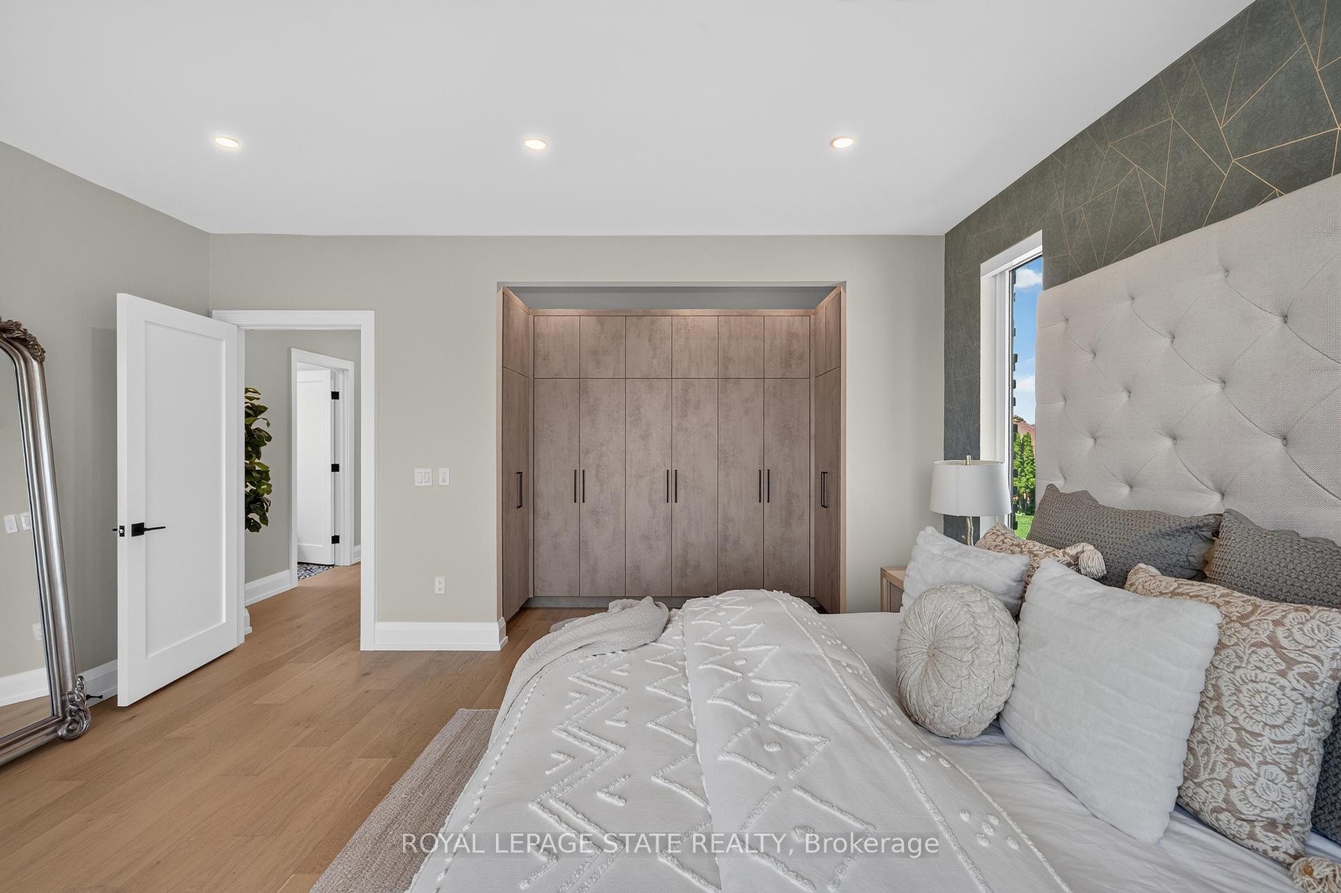 Photo 27 of 1047 Meredith Avenue, Mississauga, Lakeview — HOMEH