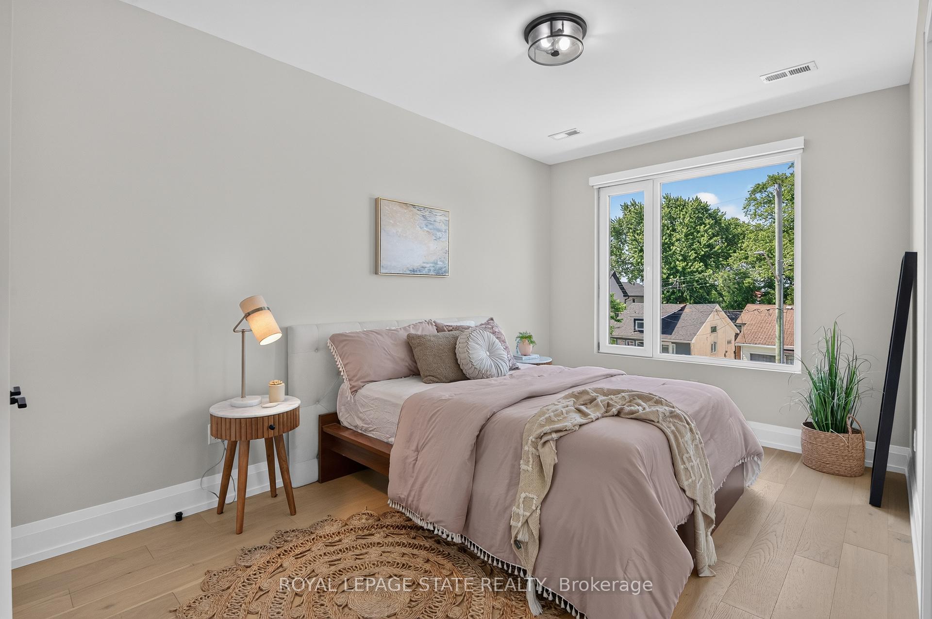Photo 31 of 1047 Meredith Avenue, Mississauga, Lakeview — HOMEH