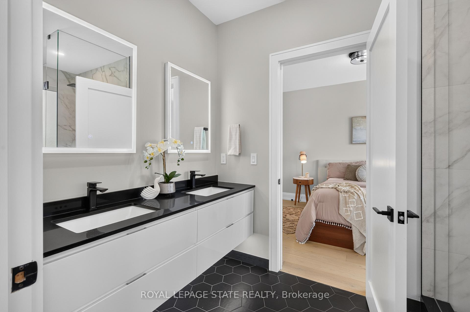 Photo 33 of 1047 Meredith Avenue, Mississauga, Lakeview — HOMEH