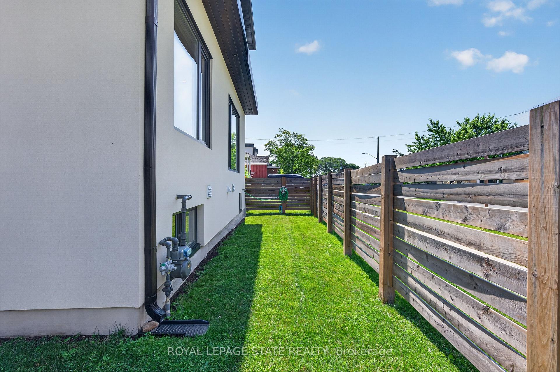 Photo 47 of 1047 Meredith Avenue, Mississauga, Lakeview — HOMEH
