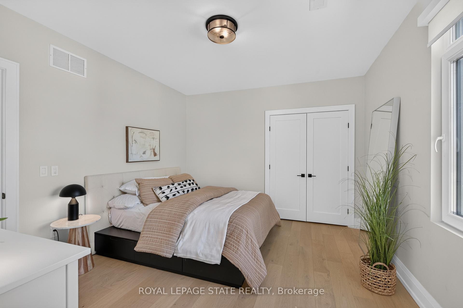 Photo 29 of 1047 Meredith Avenue, Mississauga, Lakeview — HOMEH