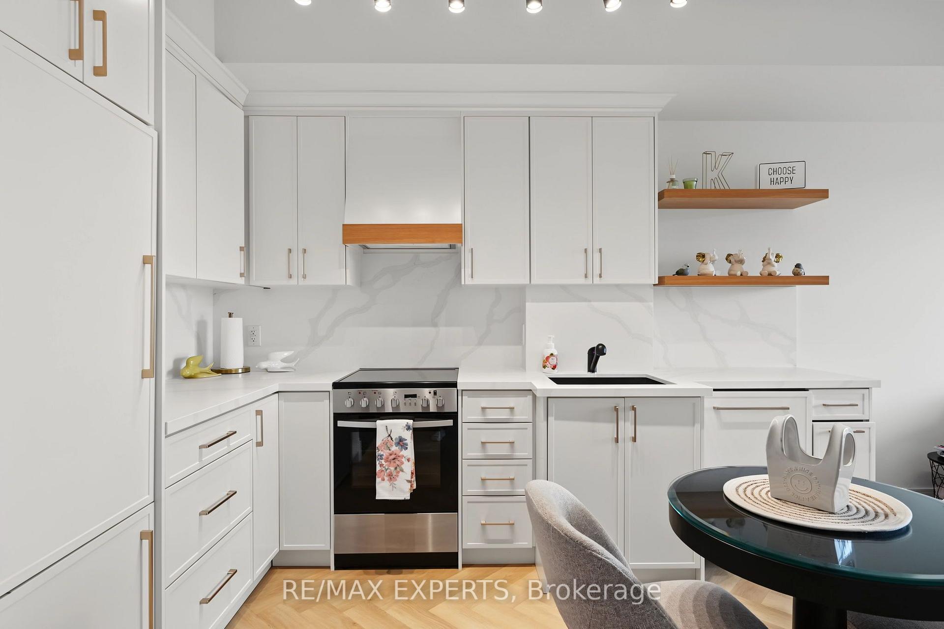 Photo 3 of Unit 414, 4700 Highway 7, Vaughan, East Woodbridge — HOMEH