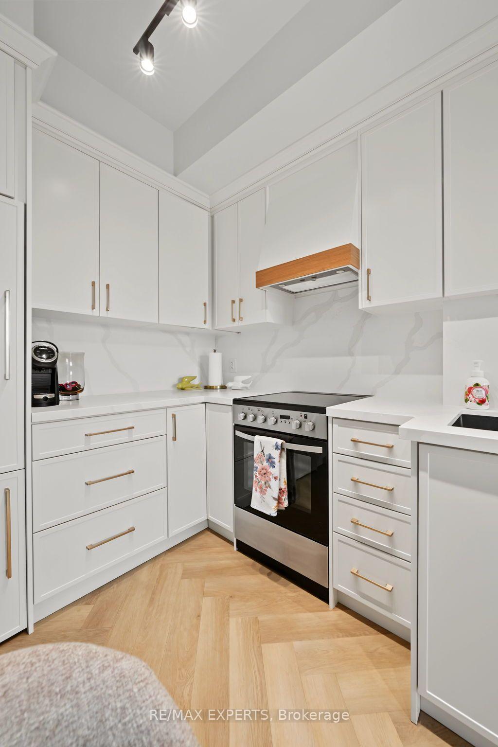 Photo 4 of Unit 414, 4700 Highway 7, Vaughan, East Woodbridge — HOMEH