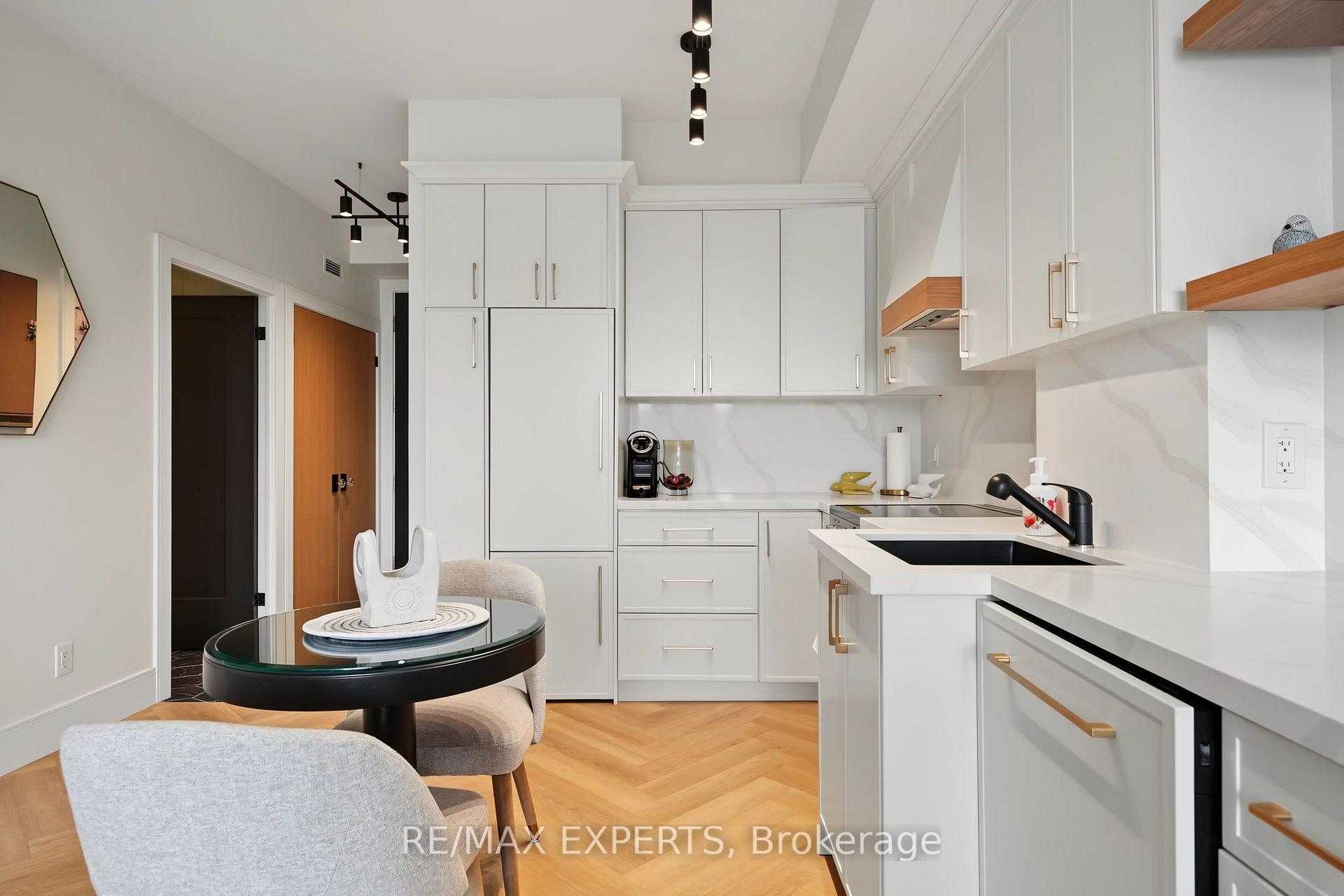 Photo 7 of Unit 414, 4700 Highway 7, Vaughan, East Woodbridge — HOMEH