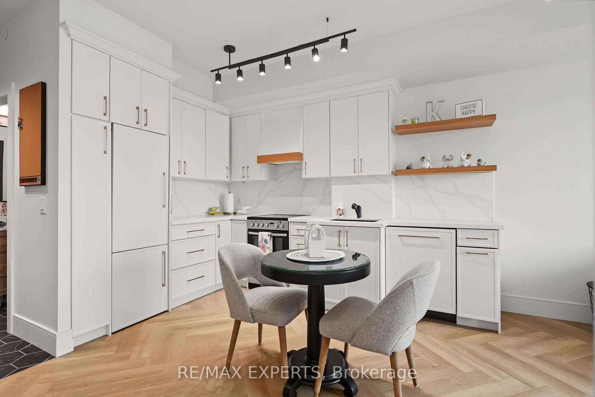 Photo 8 of Unit 414, 4700 Highway 7, Vaughan, East Woodbridge — HOMEH