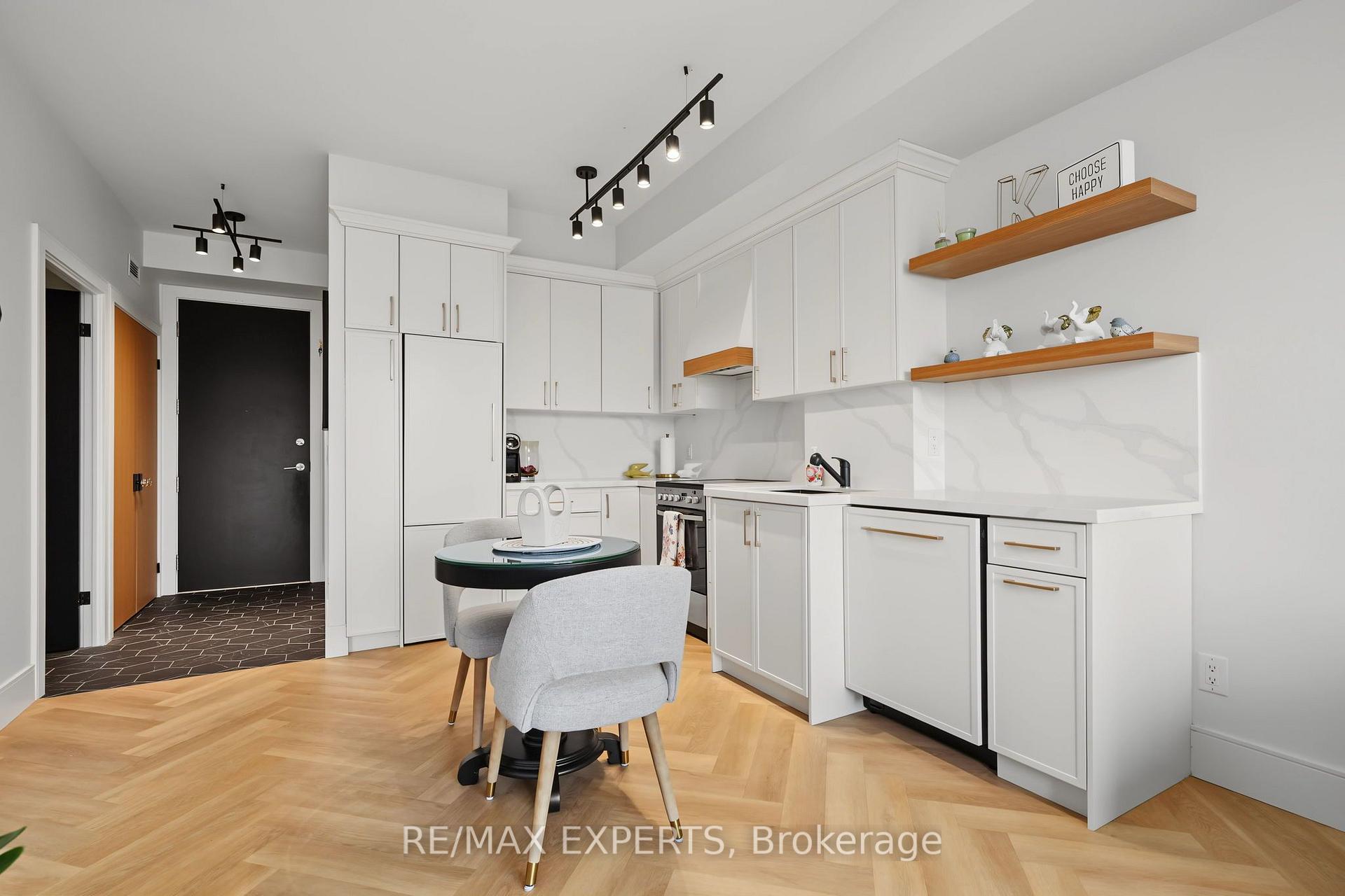 Photo 10 of Unit 414, 4700 Highway 7, Vaughan, East Woodbridge — HOMEH
