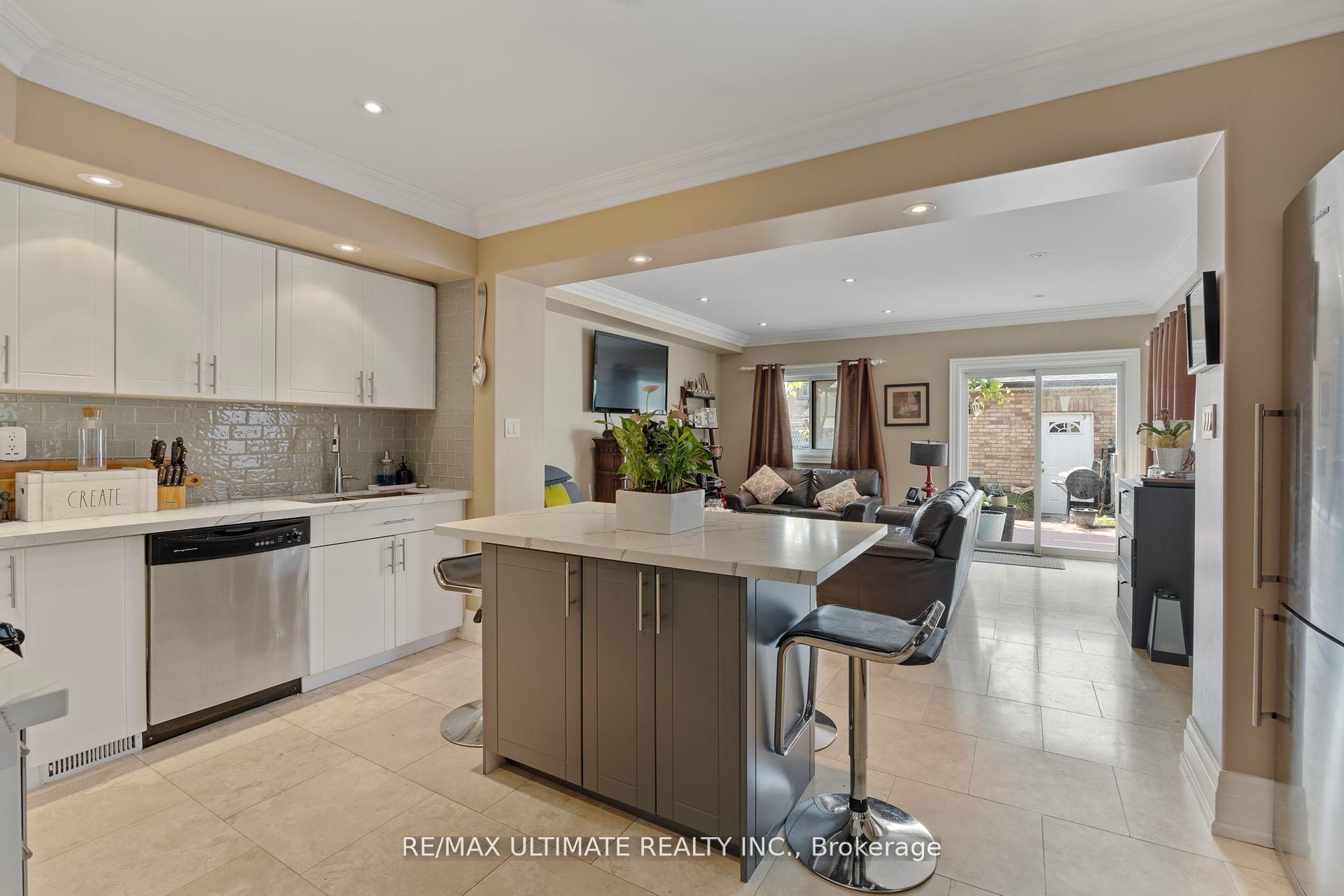 Photo 10 of 23 Seneca Avenue, Toronto, Rockcliffe-Smythe — HOMEH
