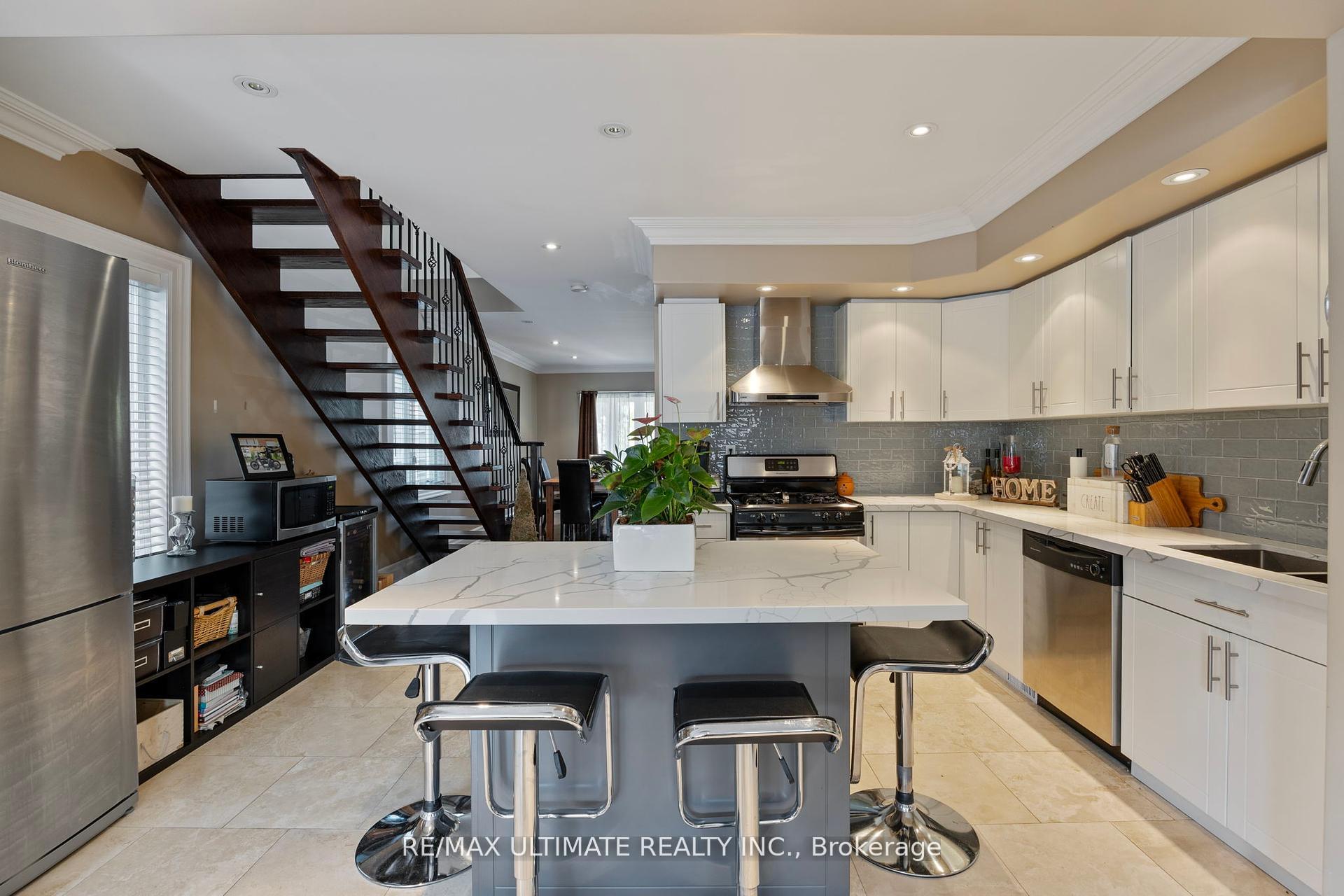 Photo 12 of 23 Seneca Avenue, Toronto, Rockcliffe-Smythe — HOMEH