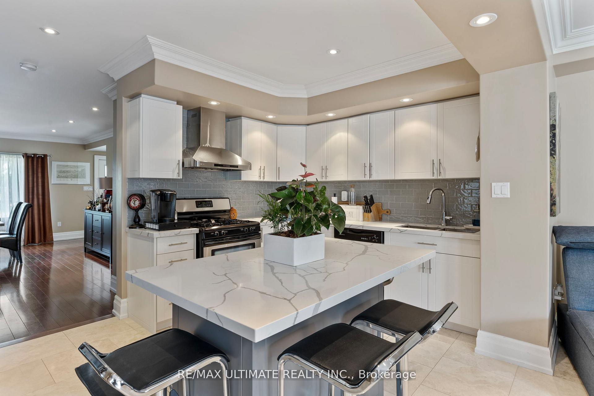 Photo 13 of 23 Seneca Avenue, Toronto, Rockcliffe-Smythe — HOMEH