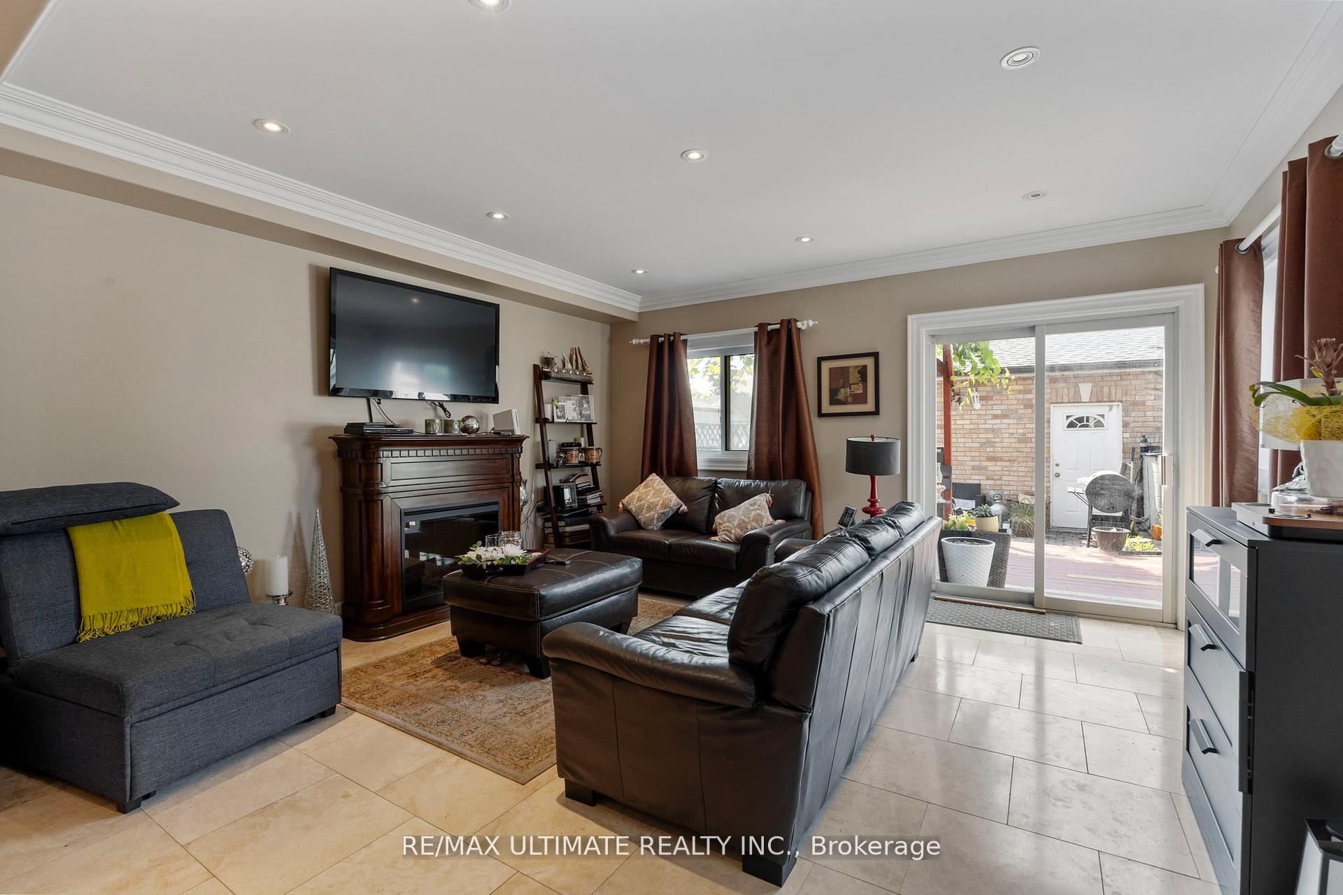 Photo 15 of 23 Seneca Avenue, Toronto, Rockcliffe-Smythe — HOMEH