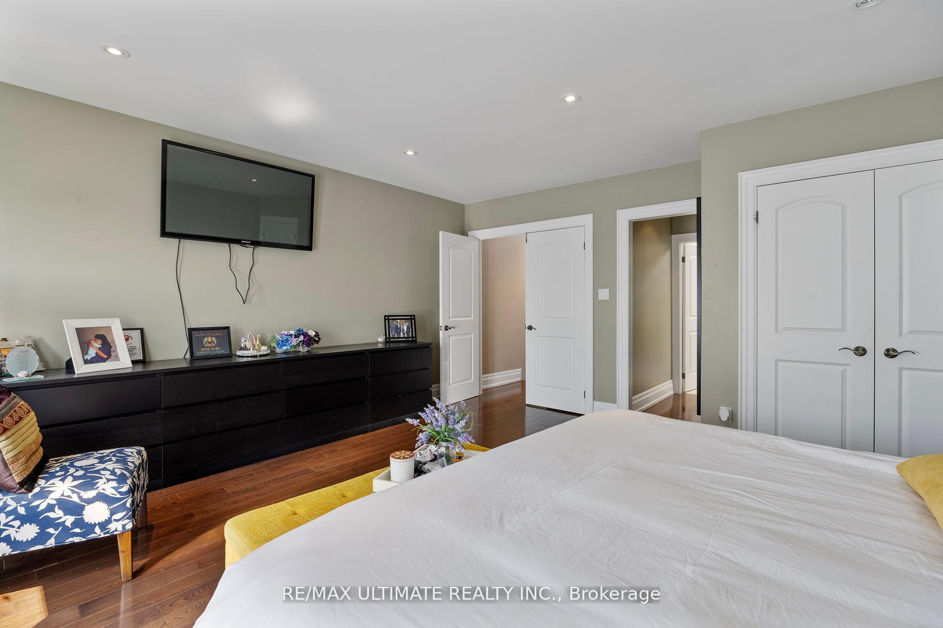 Photo 24 of 23 Seneca Avenue, Toronto, Rockcliffe-Smythe — HOMEH