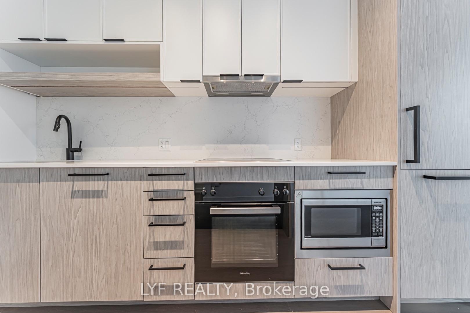 Photo 2 of Unit 826, 91 Montclair Avenue, Toronto, Forest Hill South — HOMEH