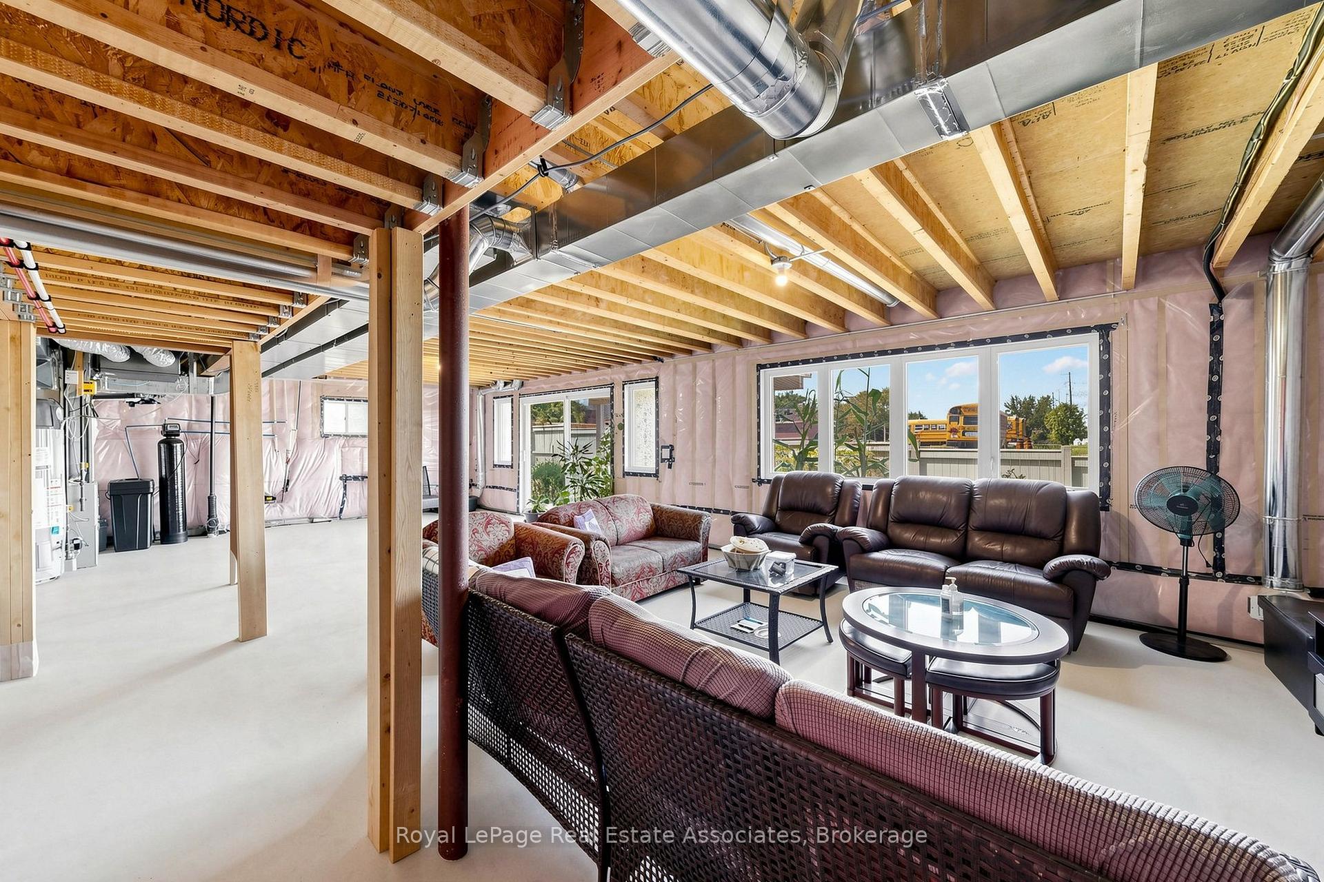 Photo 46 of 33 Bill Guy Drive, Georgina, Keswick South — HOMEH