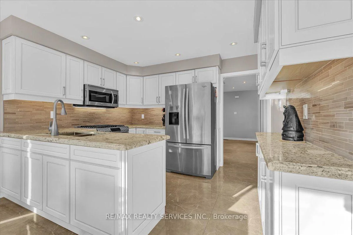Photo 36 of 18 corkett Drive, Brampton, Northwood Park — HOMEH