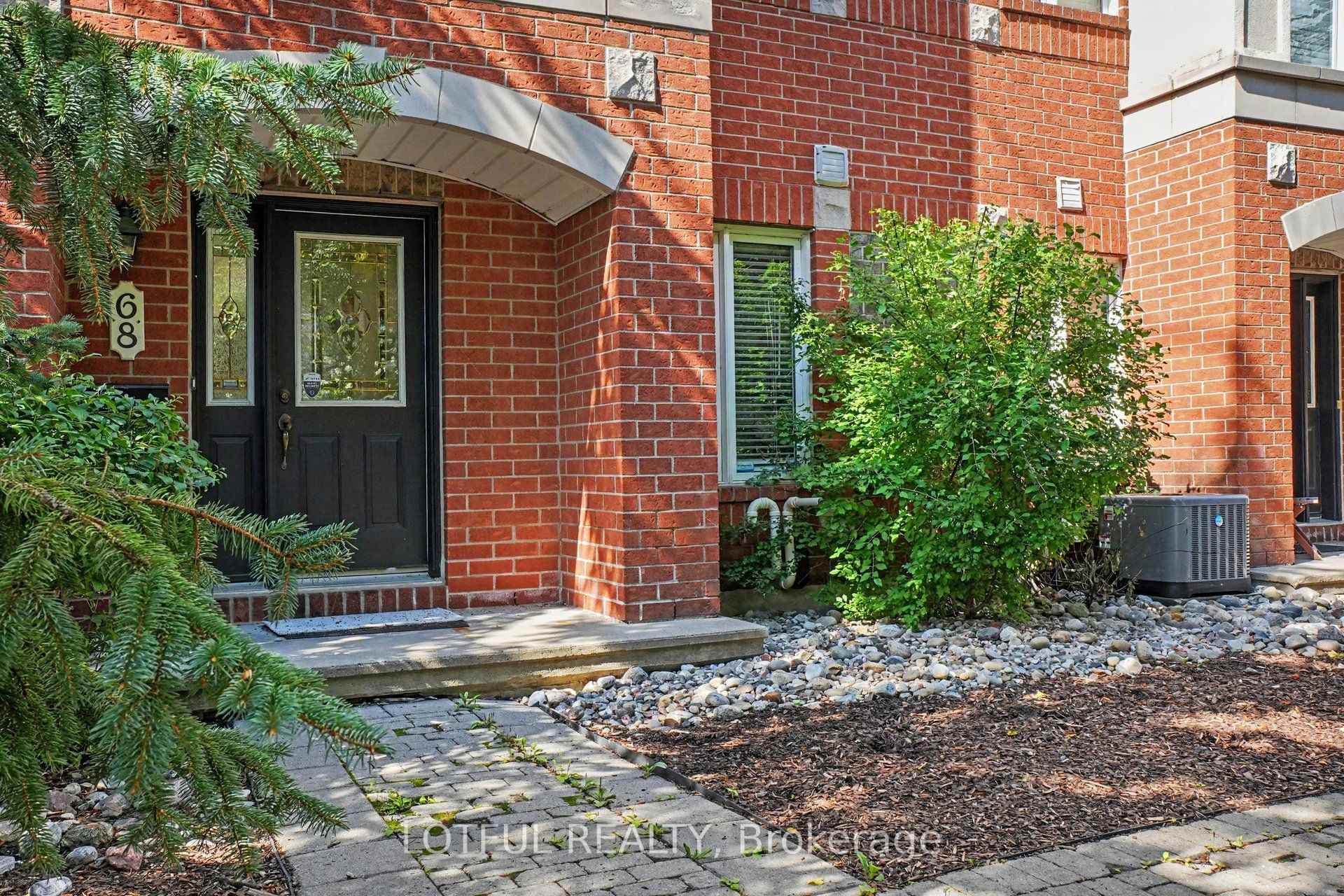 Photo 2 of 68 Metropole Private, Ottawa, Westboro North — HOMEH