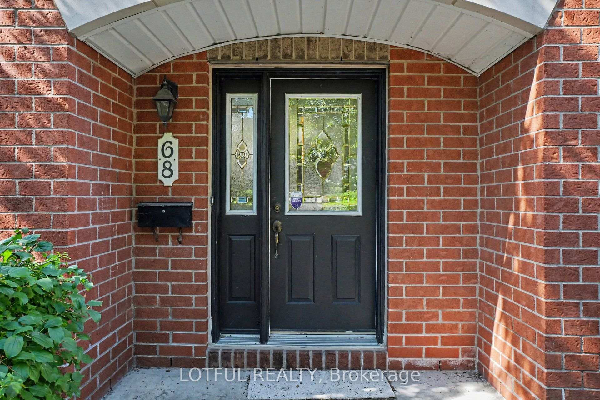 Photo 3 of 68 Metropole Private, Ottawa, Westboro North — HOMEH