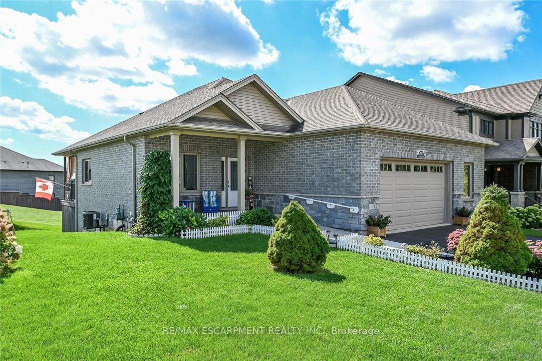 Photo 2 of 40 Trillium Way, Norfolk, Simcoe — HOMEH