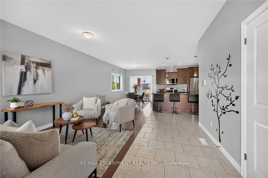 Photo 4 of 40 Trillium Way, Norfolk, Simcoe — HOMEH