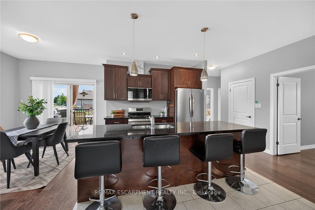 Photo 10 of 40 Trillium Way, Norfolk, Simcoe — HOMEH