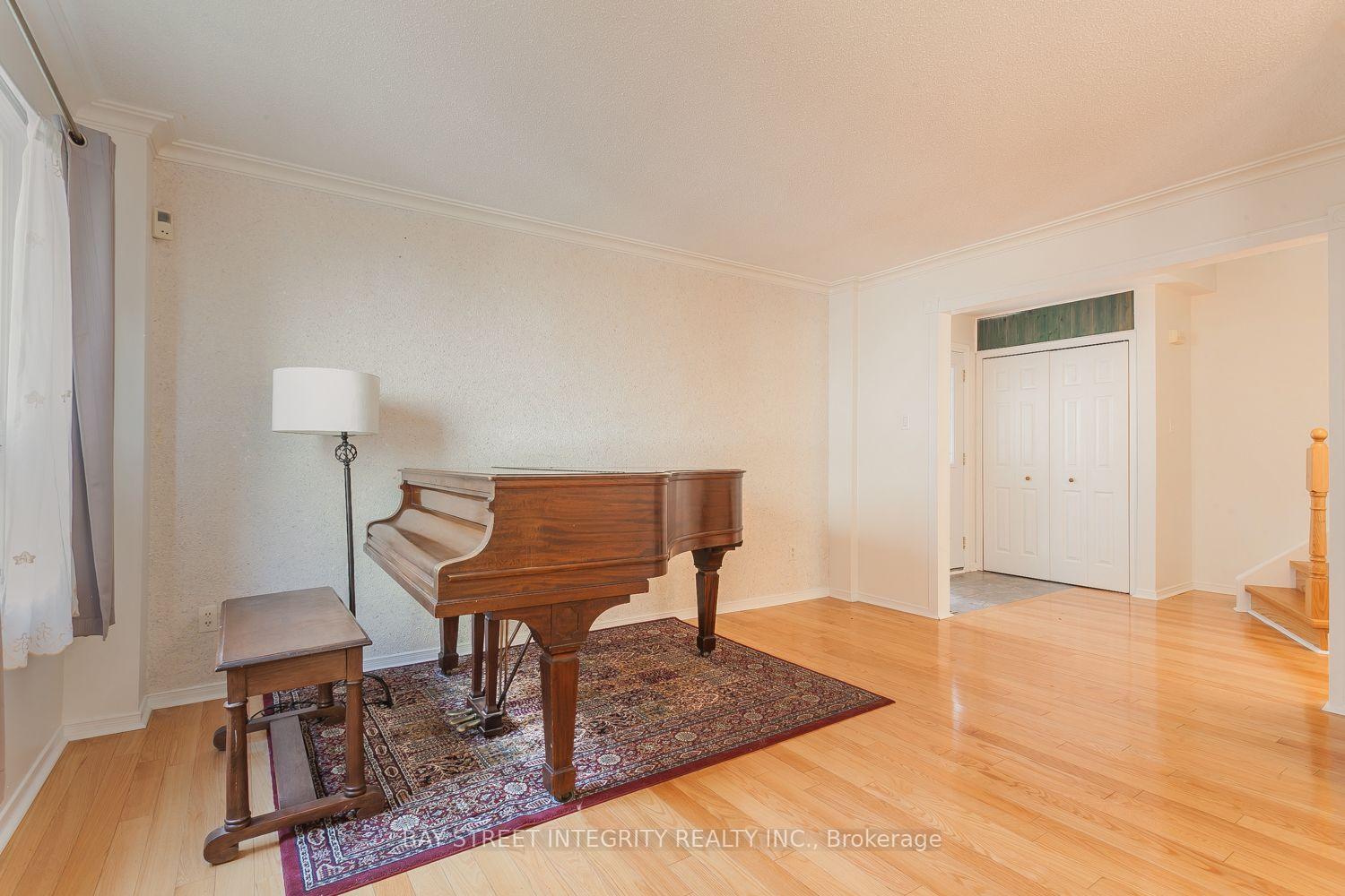 Photo 3 of 106 Beck Drive, Markham, Raymerville — HOMEH