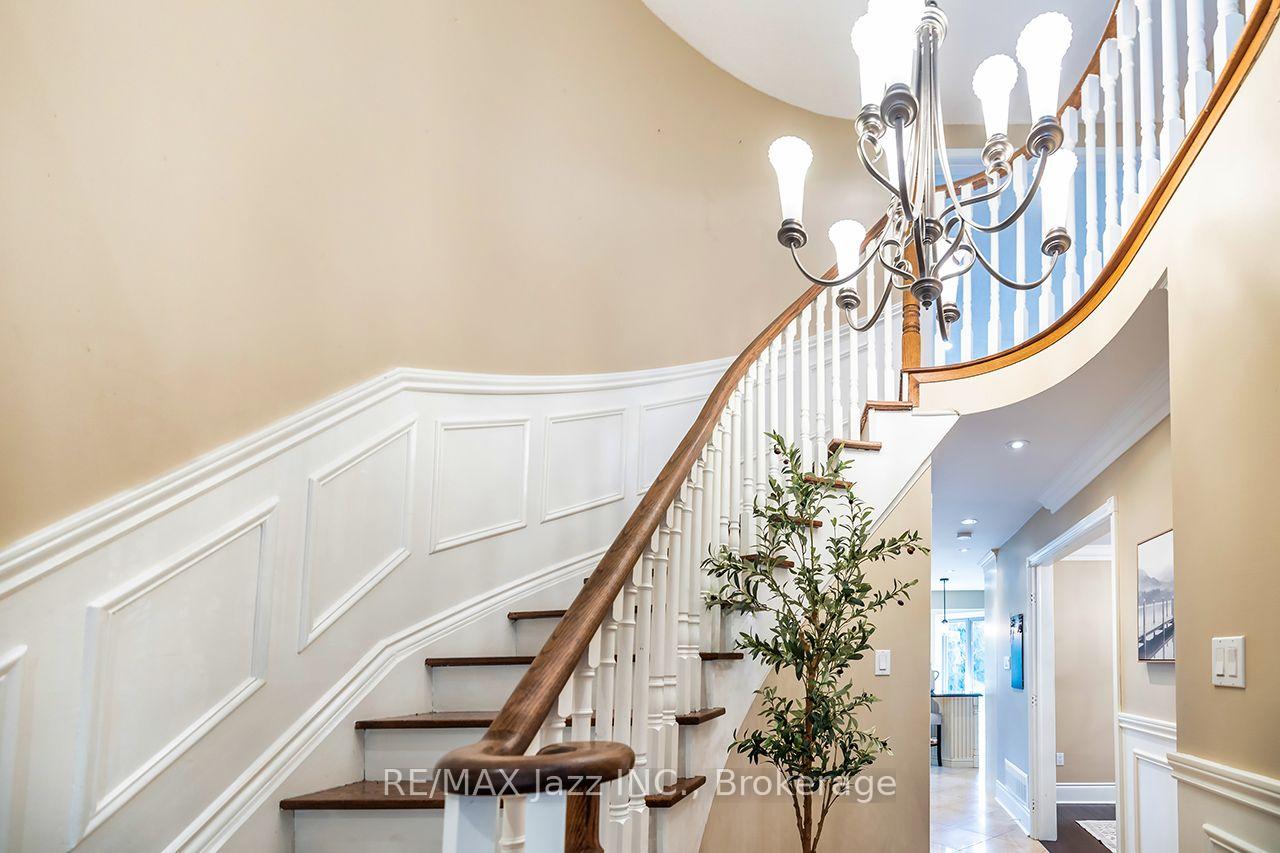 Photo 6 of 106 Tilman Circle, Markham, Markham Village — HOMEH
