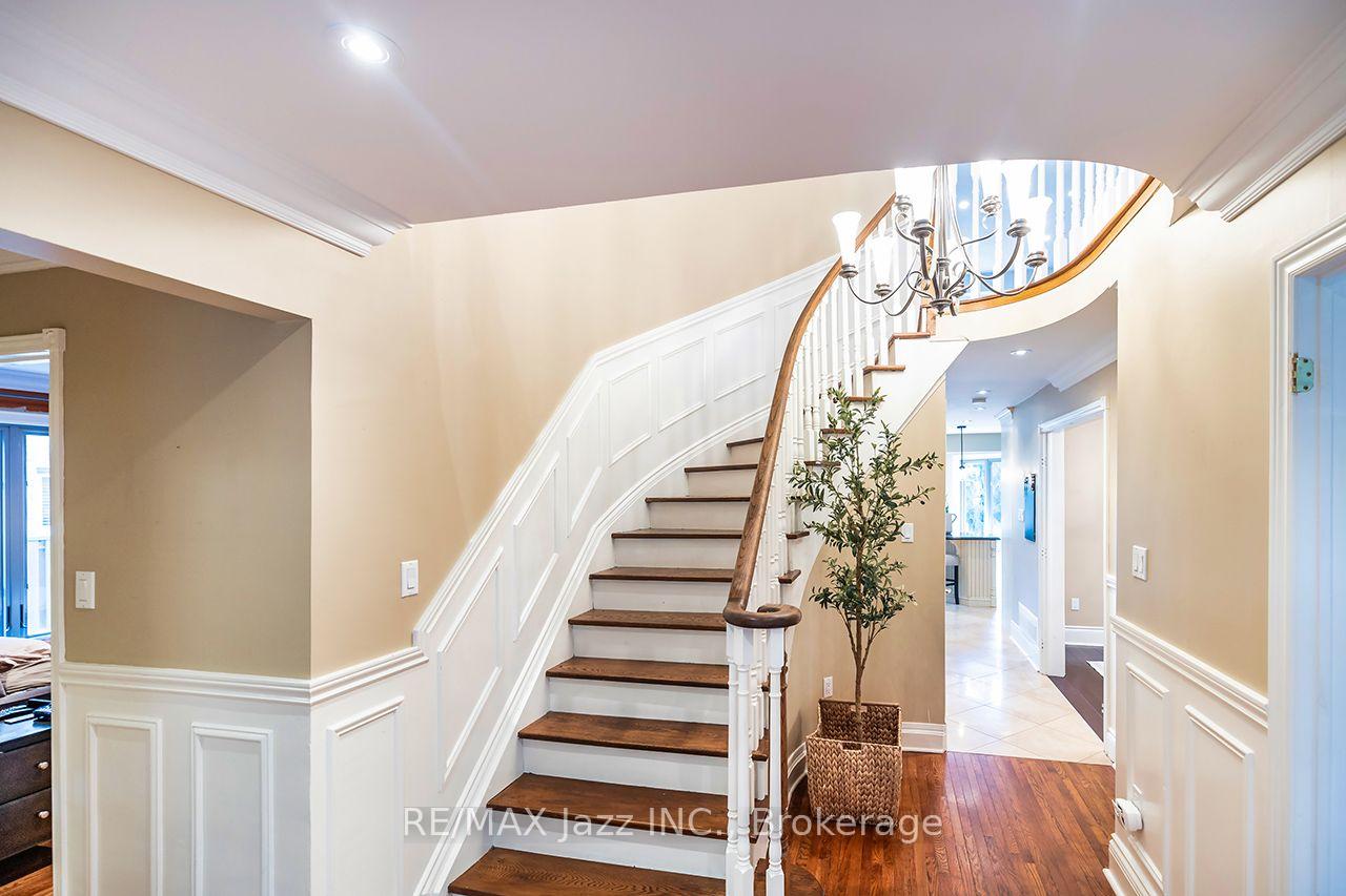 Photo 7 of 106 Tilman Circle, Markham, Markham Village — HOMEH