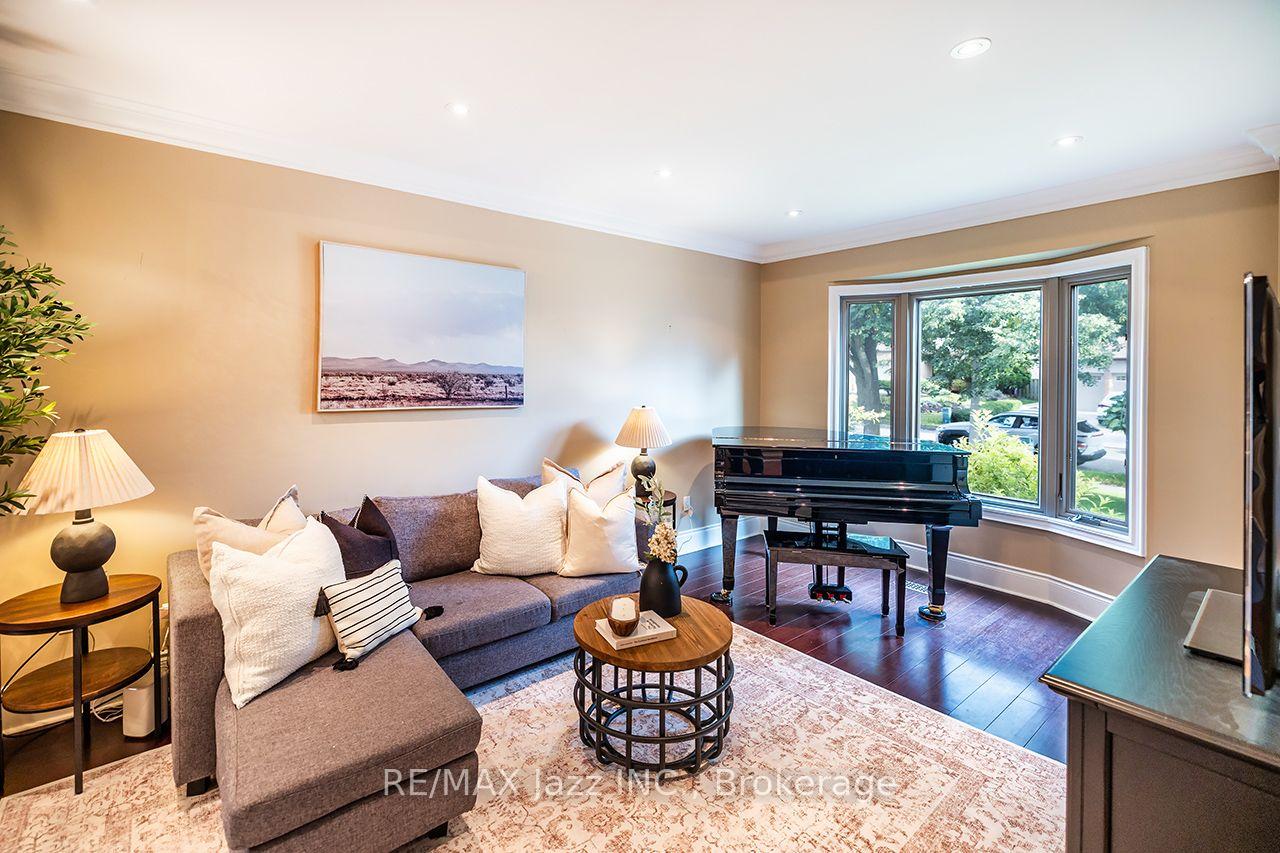 Photo 10 of 106 Tilman Circle, Markham, Markham Village — HOMEH
