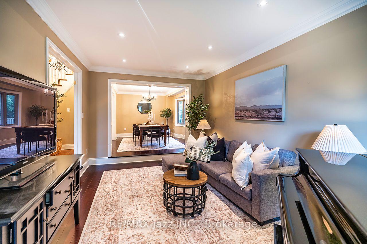 Photo 11 of 106 Tilman Circle, Markham, Markham Village — HOMEH