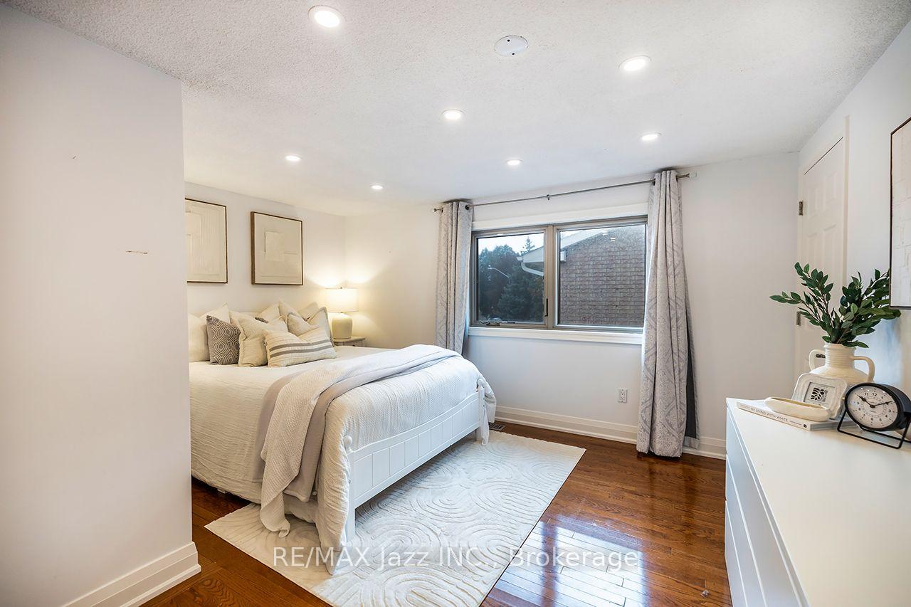 Photo 43 of 106 Tilman Circle, Markham, Markham Village — HOMEH
