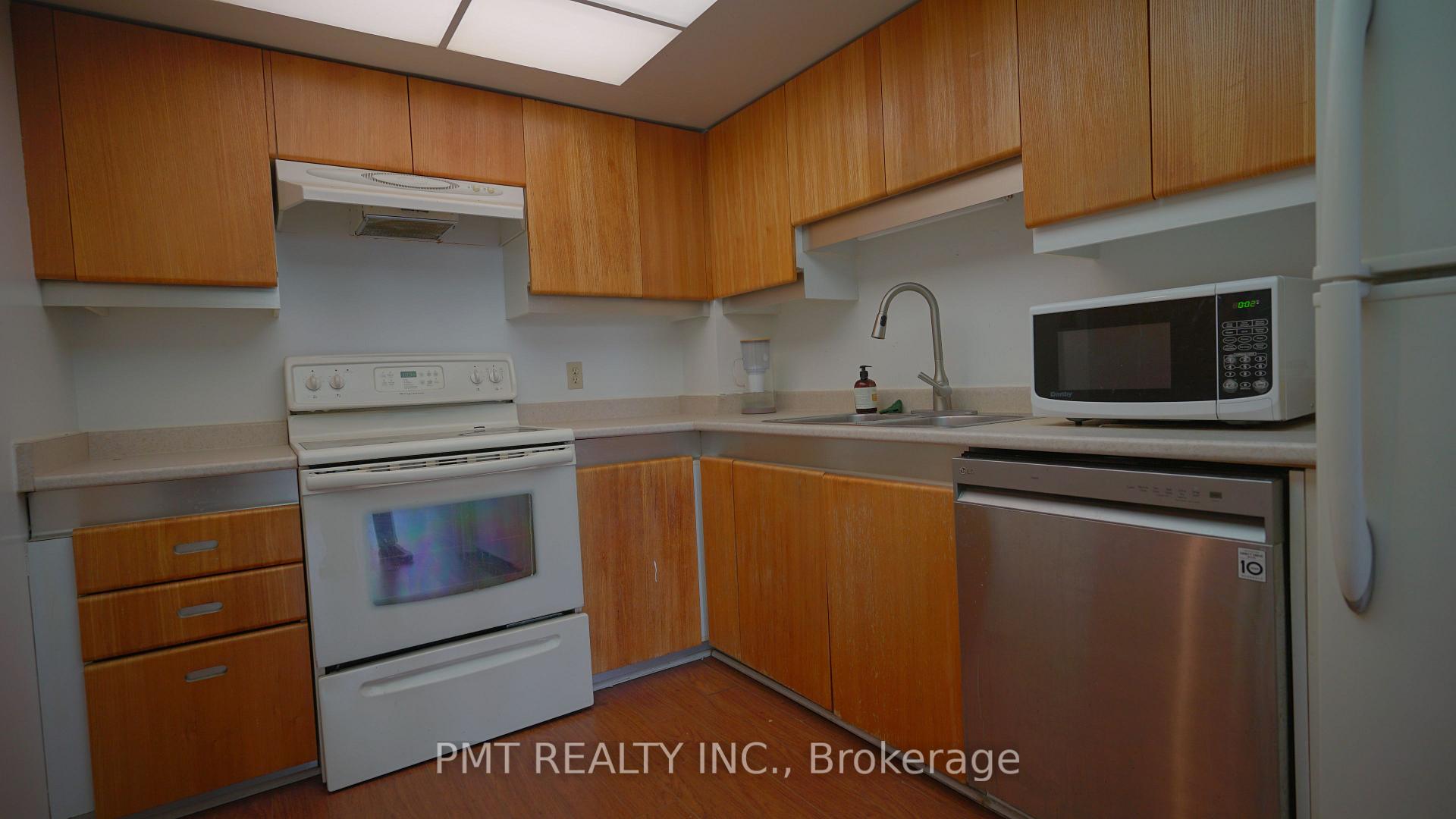 Photo 3 of Unit 3107, 65 Harbour Square, Toronto, Waterfront Communities — HOMEH