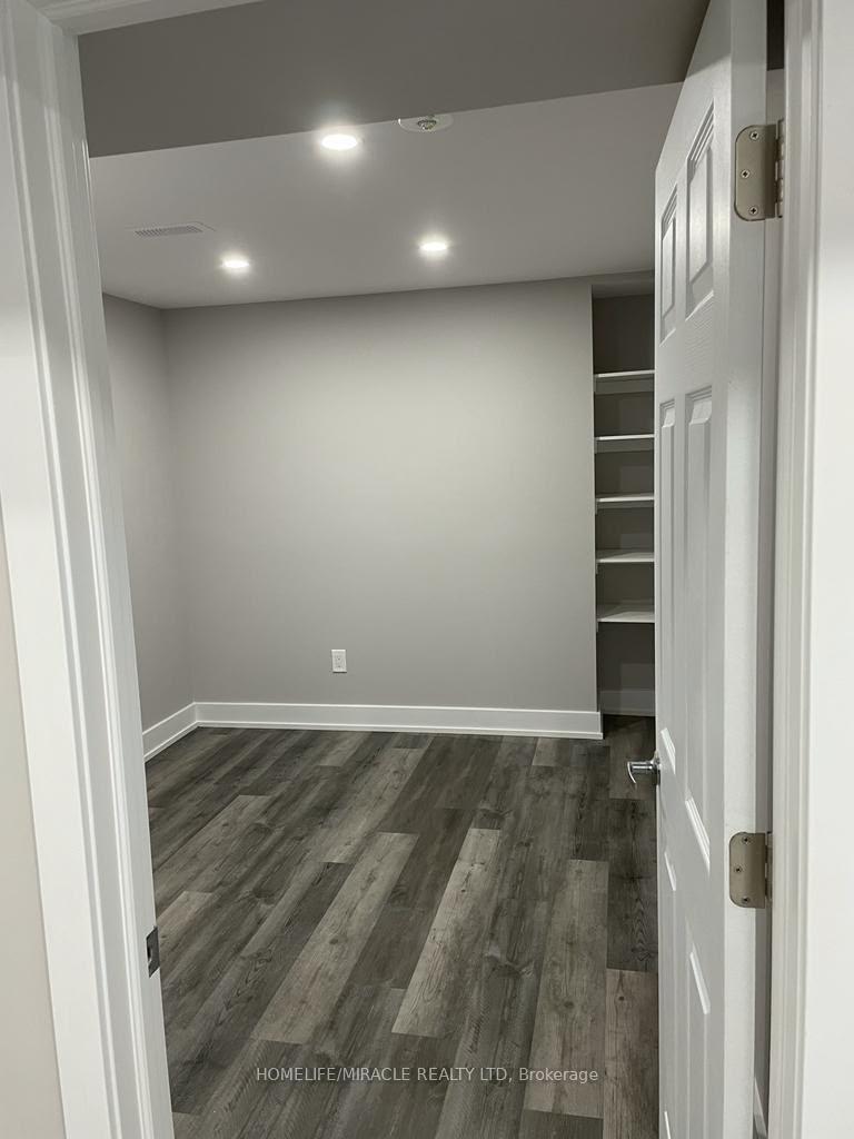Photo 5 of 25 Wasaga Road, Brampton, Credit Valley — HOMEH