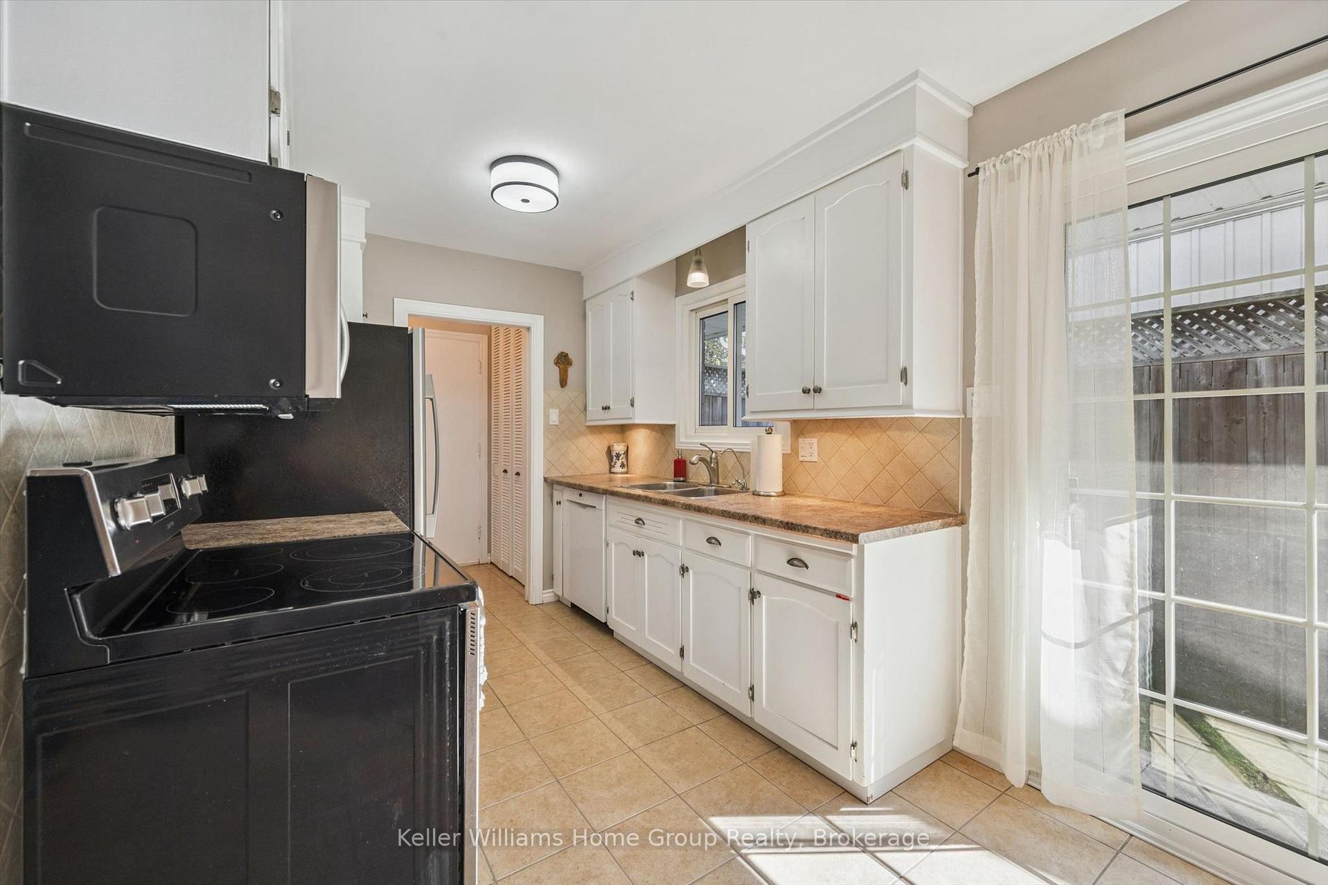 Photo 11 of 35 Crosby Drive, Kitchener, Stanley Park — HOMEH