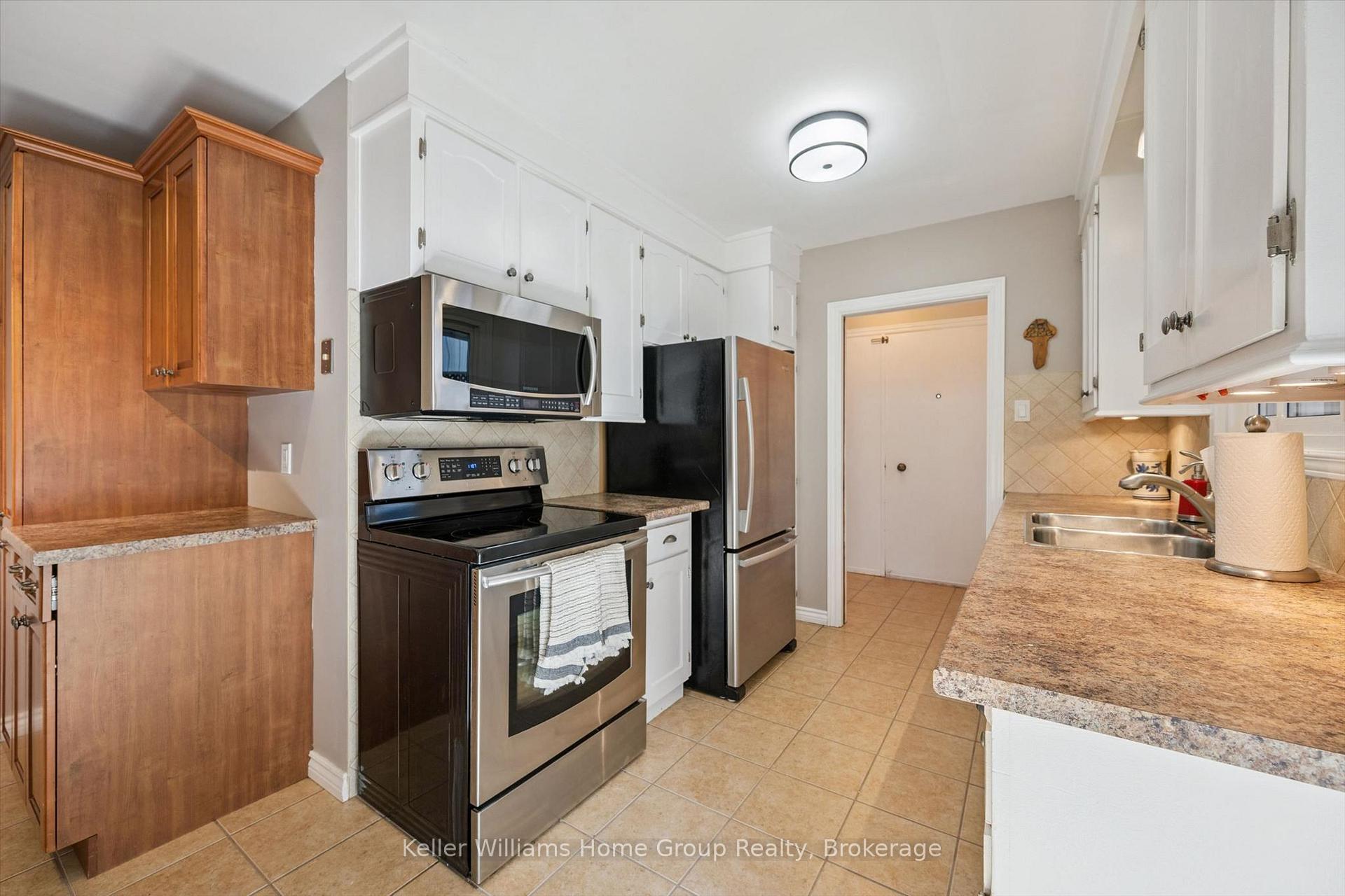 Photo 12 of 35 Crosby Drive, Kitchener, Stanley Park — HOMEH