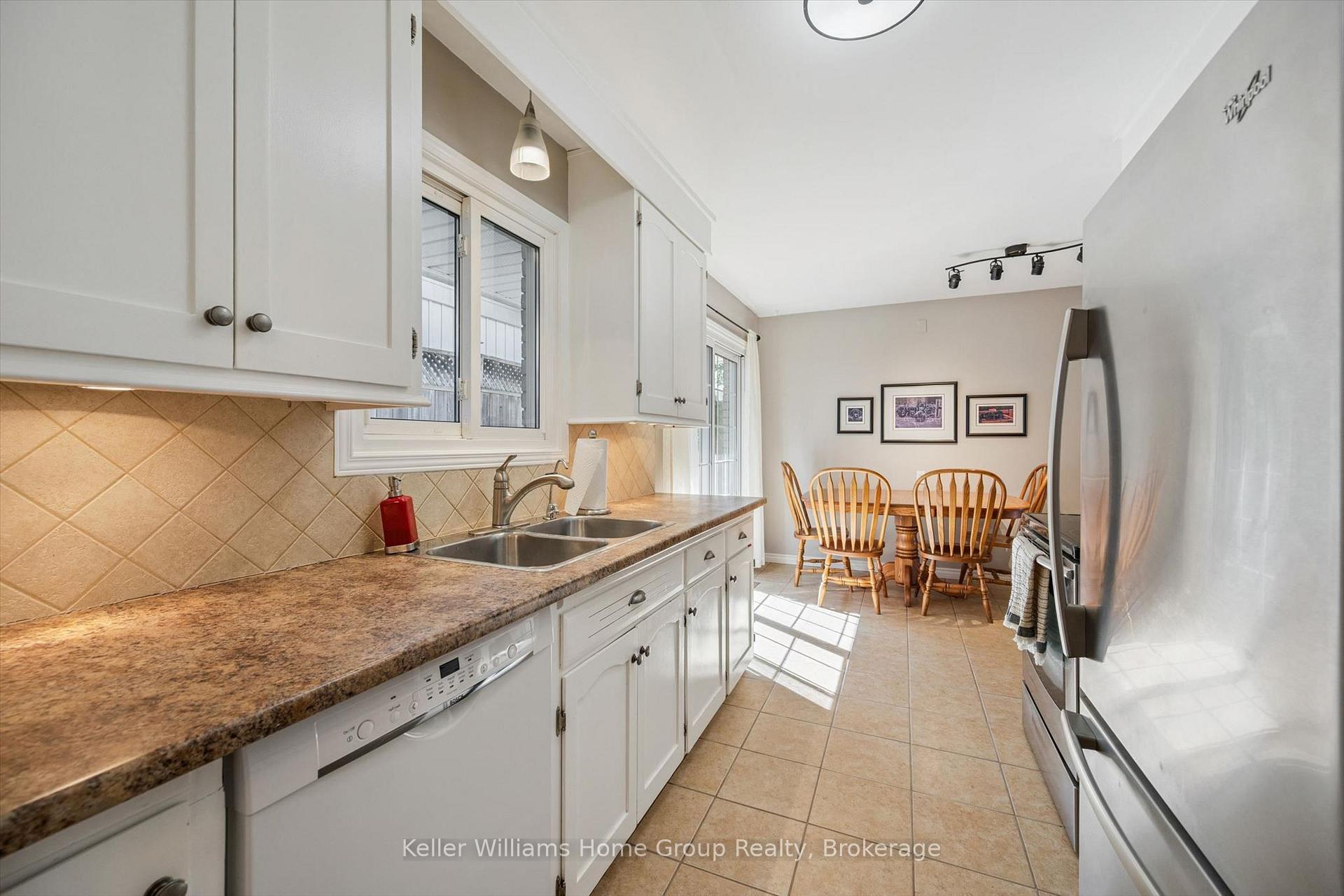 Photo 13 of 35 Crosby Drive, Kitchener, Stanley Park — HOMEH
