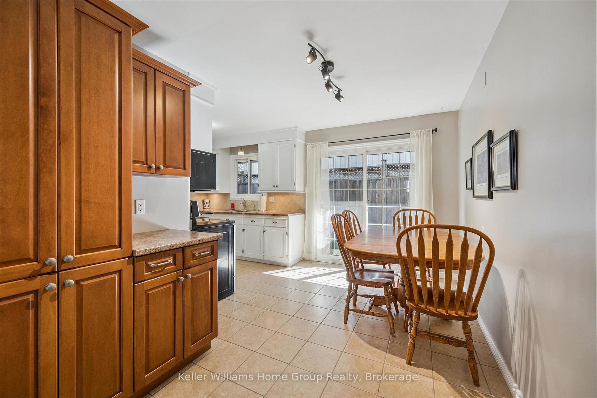 Photo 15 of 35 Crosby Drive, Kitchener, Stanley Park — HOMEH