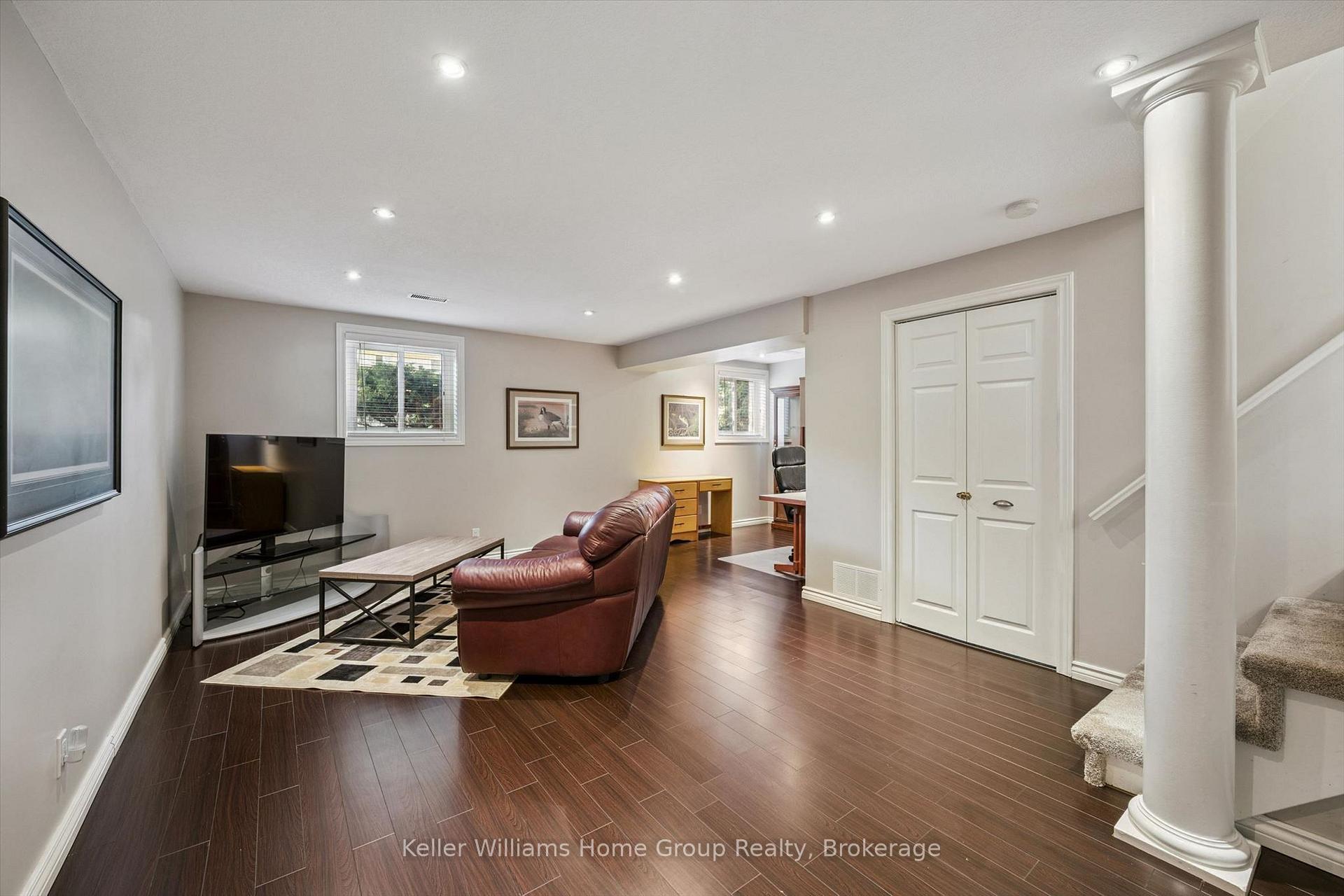 Photo 21 of 35 Crosby Drive, Kitchener, Stanley Park — HOMEH