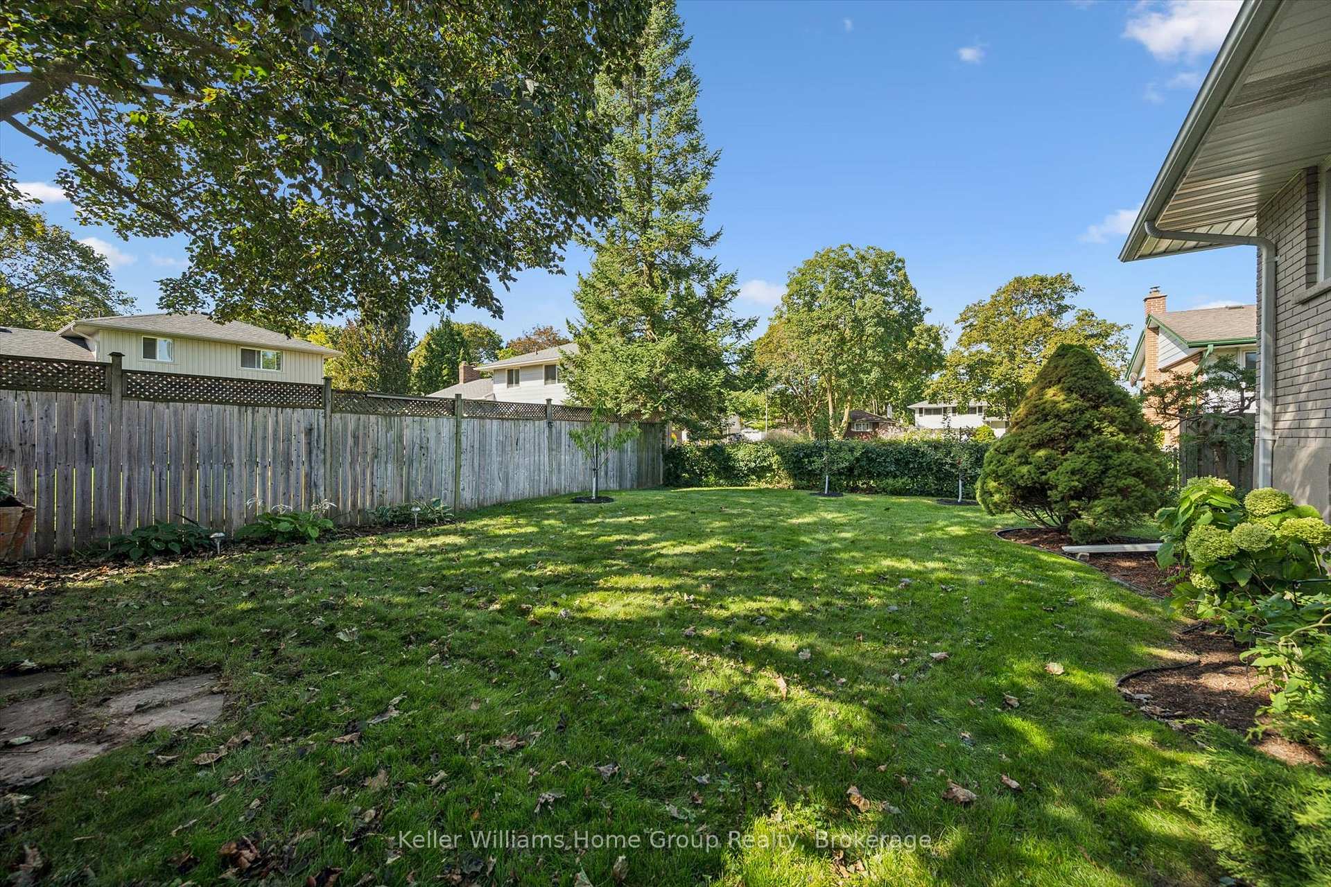 Photo 32 of 35 Crosby Drive, Kitchener, Stanley Park — HOMEH