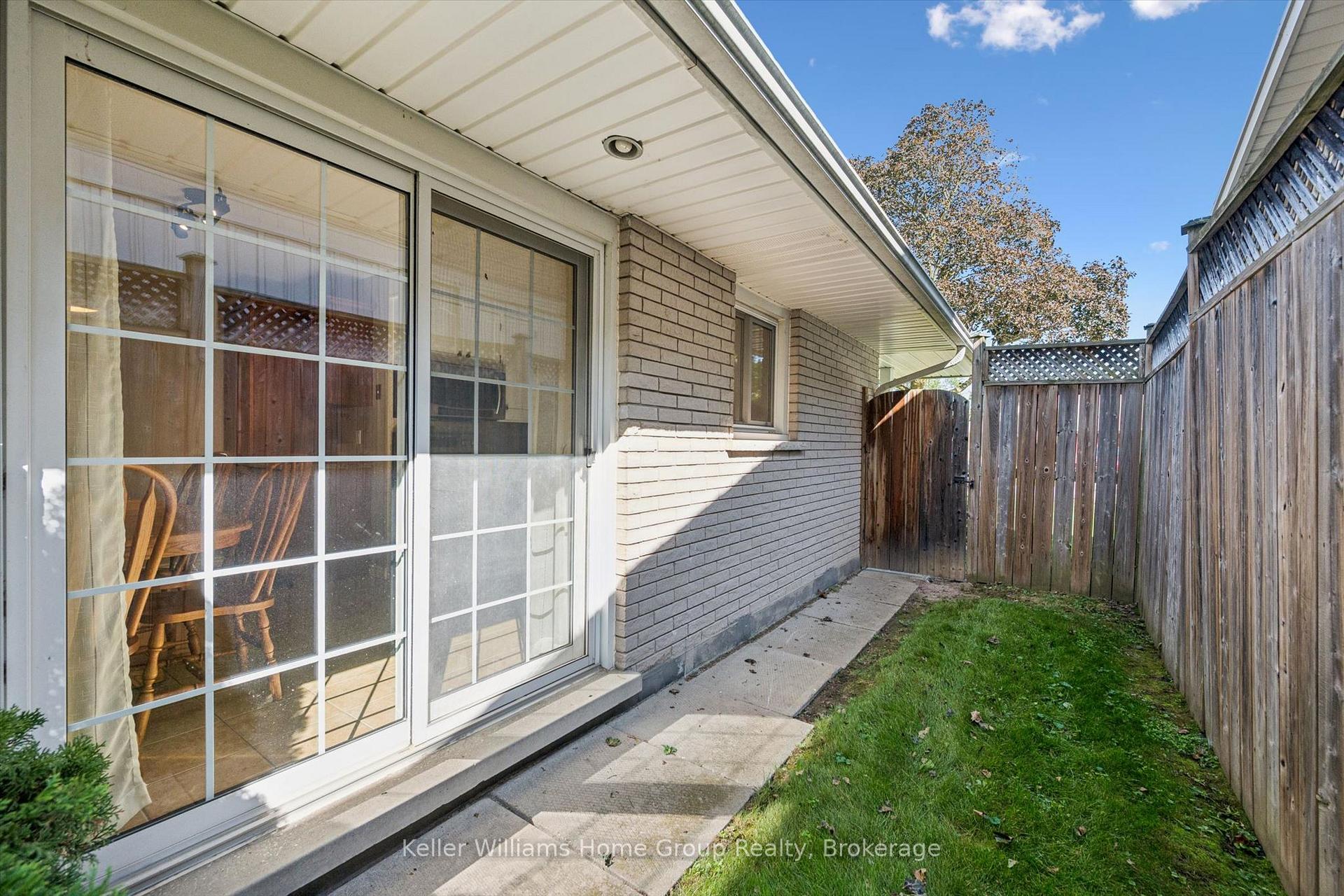 Photo 33 of 35 Crosby Drive, Kitchener, Stanley Park — HOMEH
