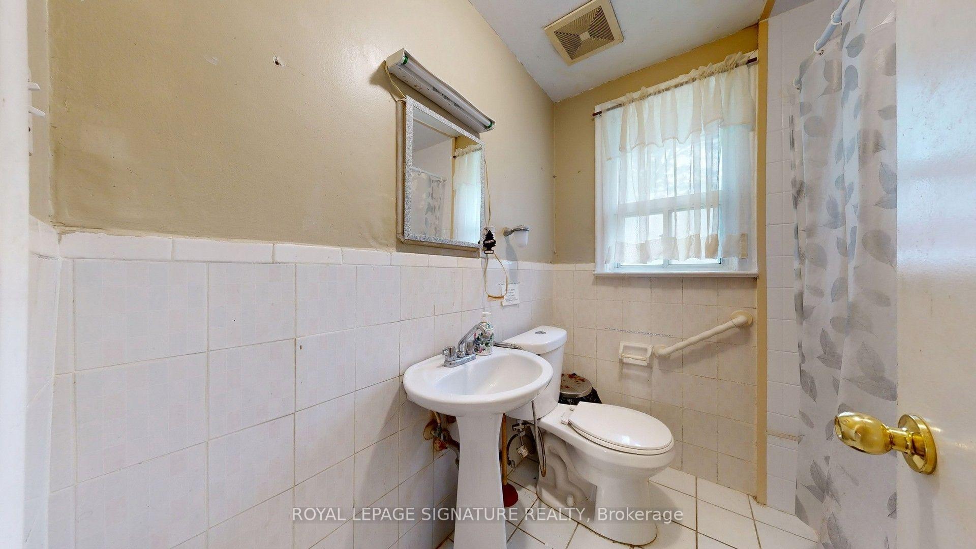 Photo 10 of 256 Ferris Road, Toronto, O'Connor-Parkview — HOMEH