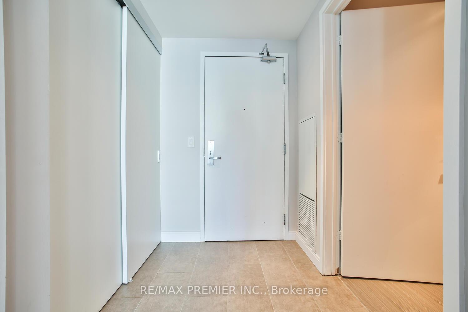 Photo 8 of Unit 1606, 8 Charlotte Street, Toronto, Waterfront Communities — HOMEH