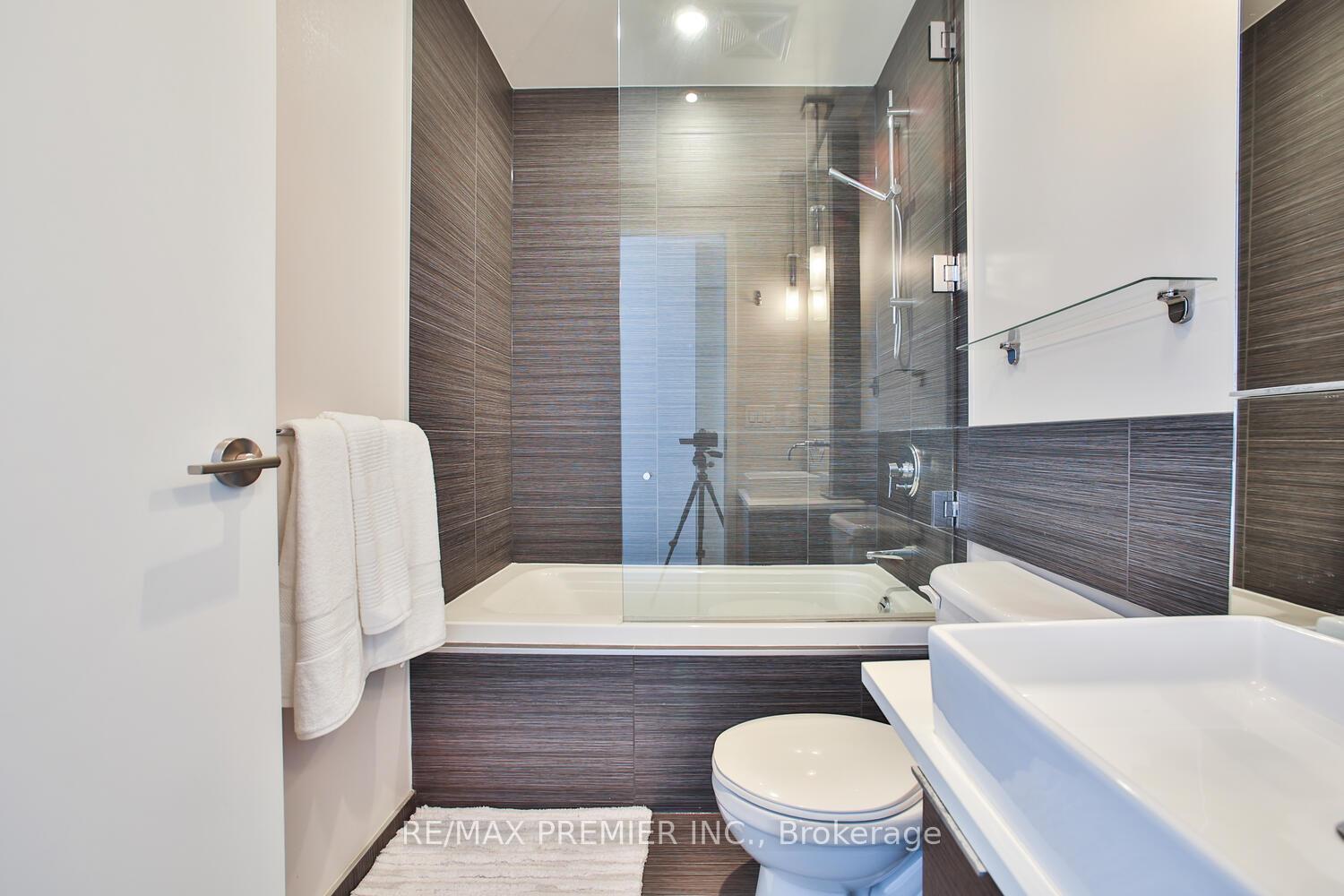 Photo 33 of Unit 1606, 8 Charlotte Street, Toronto, Waterfront Communities — HOMEH