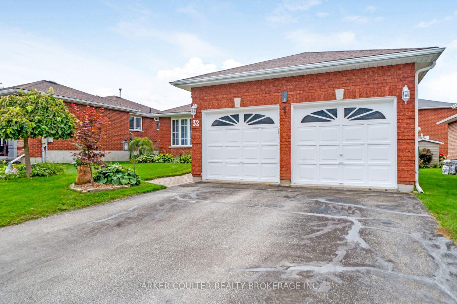 Photo 2 of 32 Carter Crescent, Orillia — HOMEH