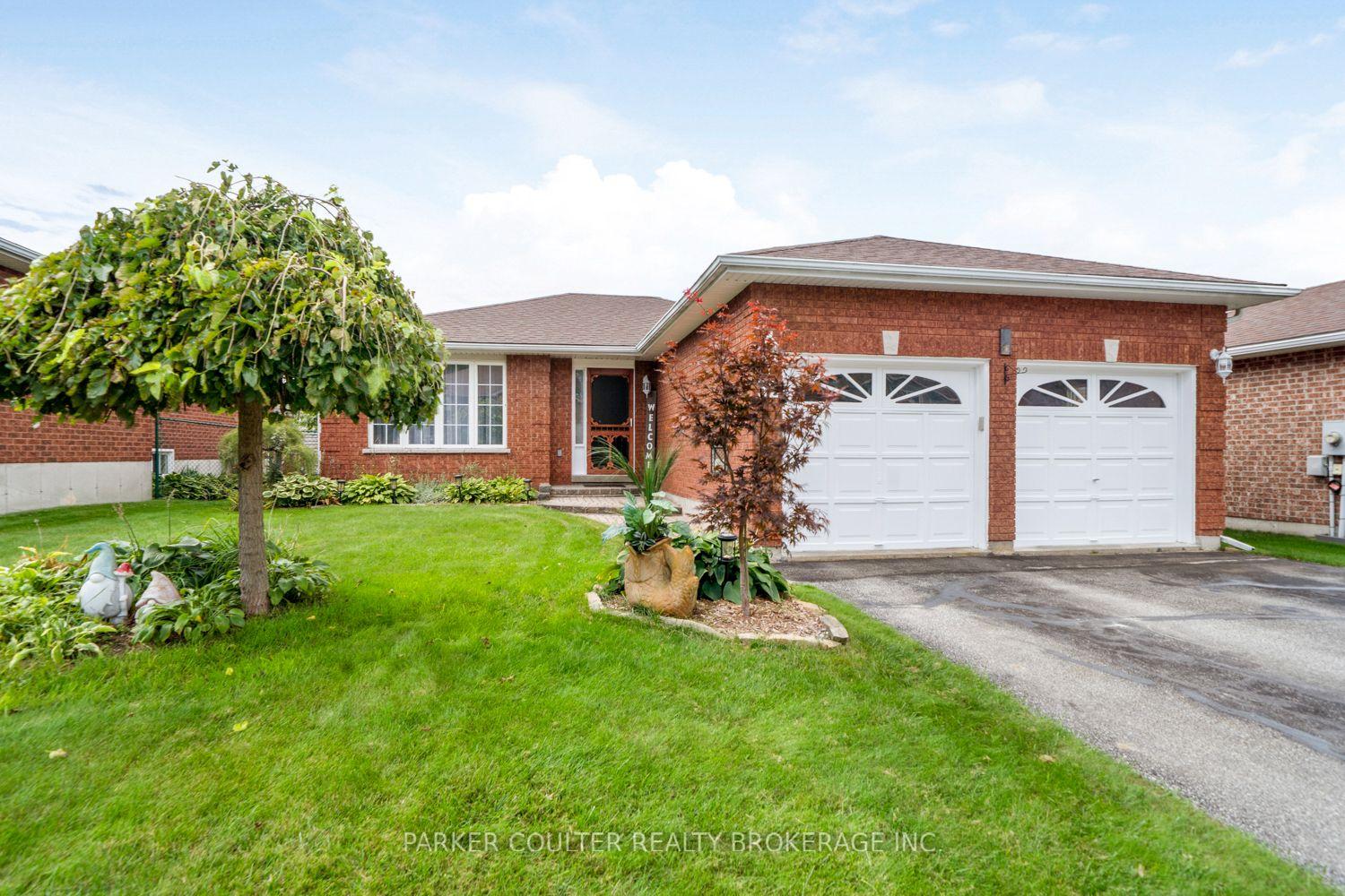 Photo 3 of 32 Carter Crescent, Orillia — HOMEH