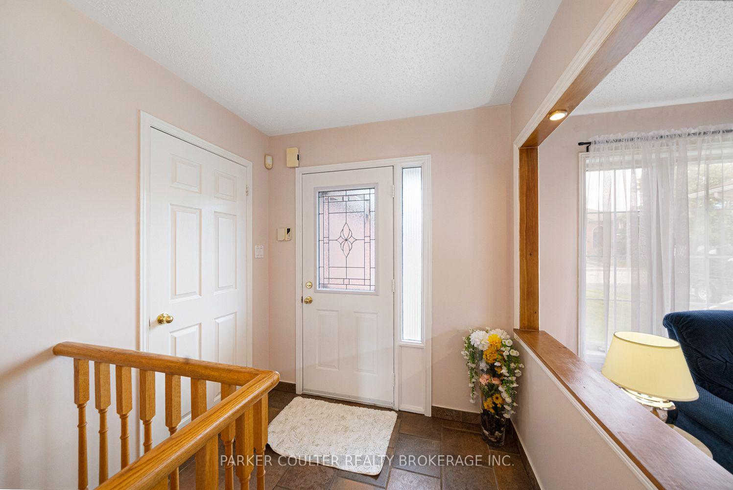 Photo 5 of 32 Carter Crescent, Orillia — HOMEH