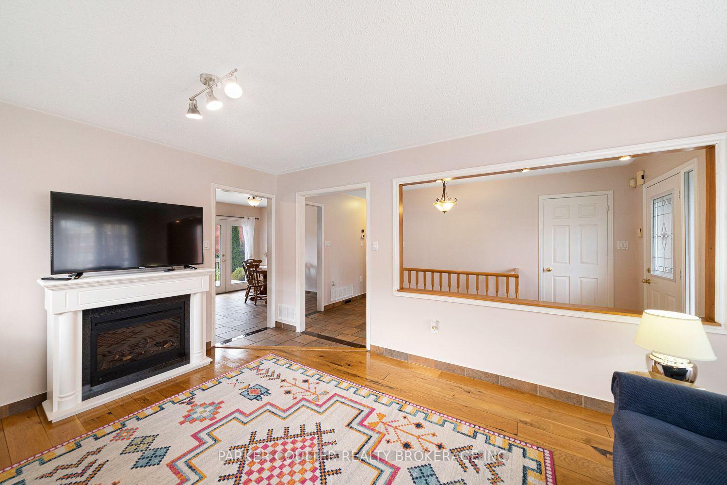 Photo 7 of 32 Carter Crescent, Orillia — HOMEH