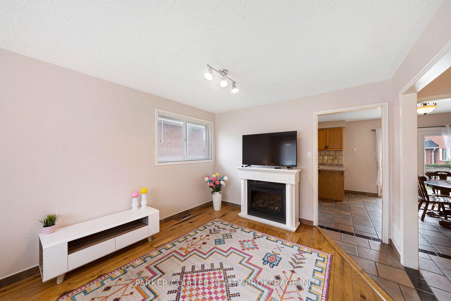 Photo 8 of 32 Carter Crescent, Orillia — HOMEH