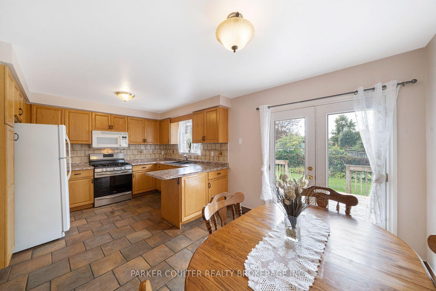 Photo 10 of 32 Carter Crescent, Orillia — HOMEH