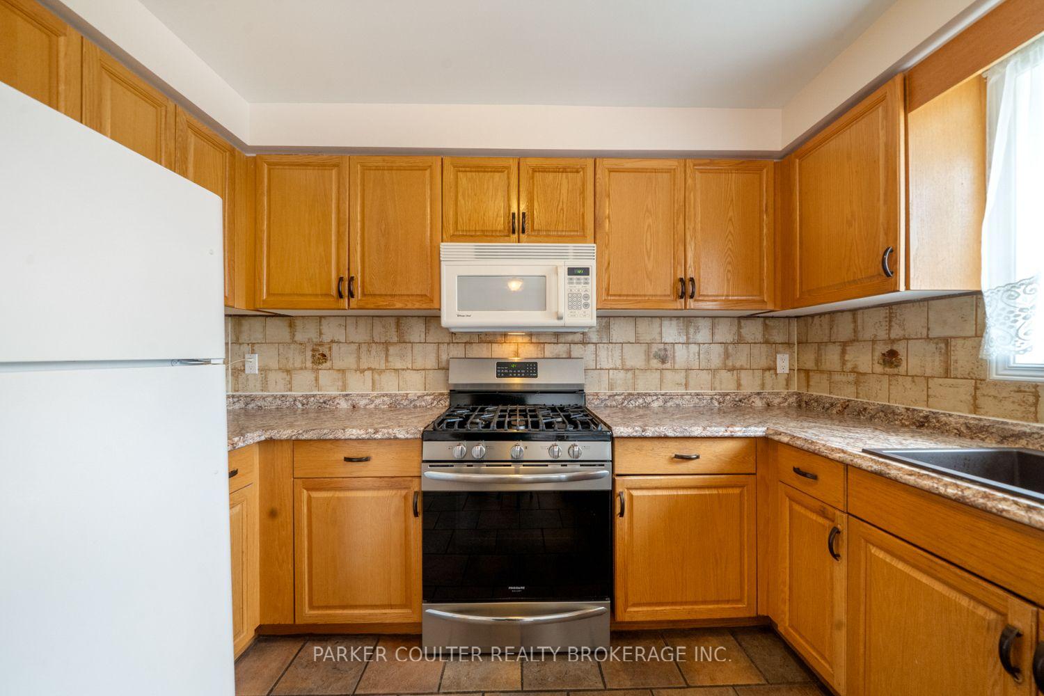 Photo 15 of 32 Carter Crescent, Orillia — HOMEH